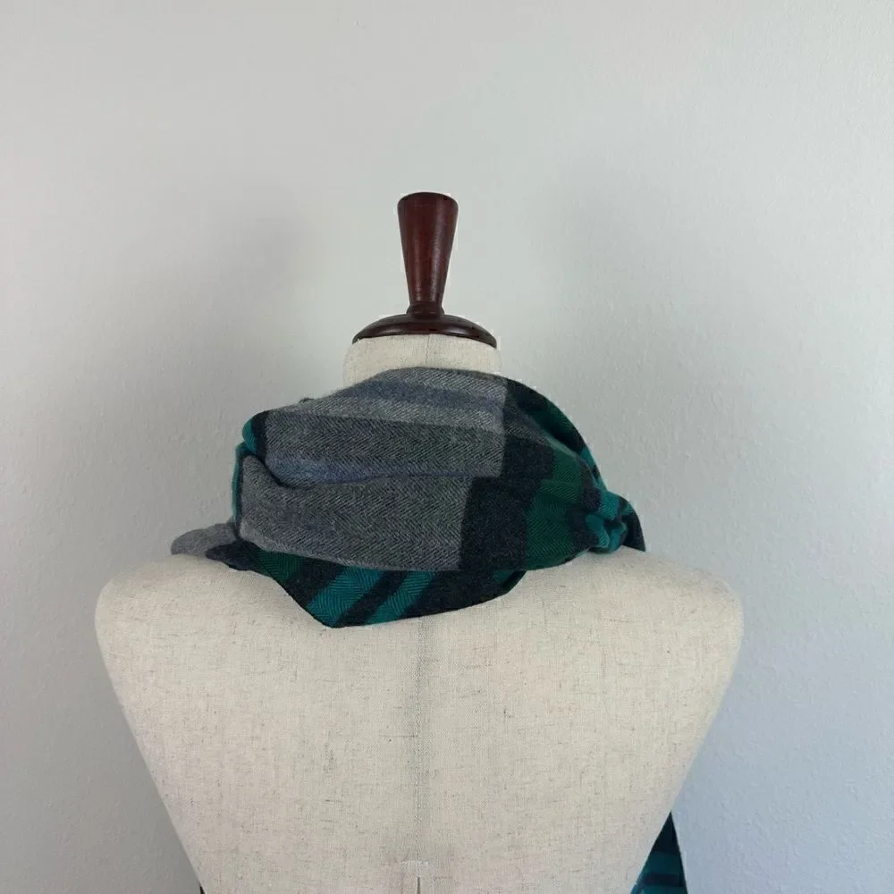 EUC Chelsey Women’s Scarf
